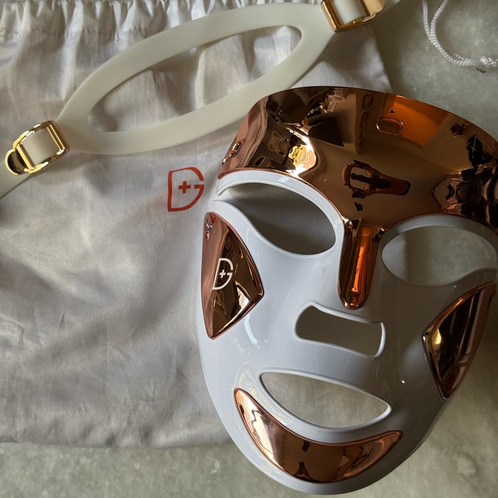 *STILL AVAILABLE* Dr Dennis Gross LED Device